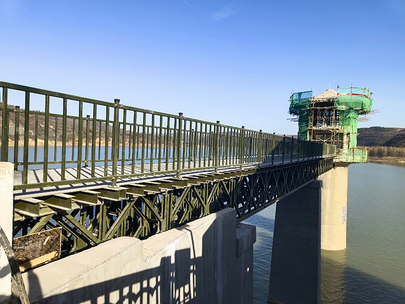 塗装鋼アプローチ橋
